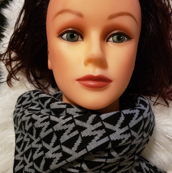 Scarf - Picture 2 of 3